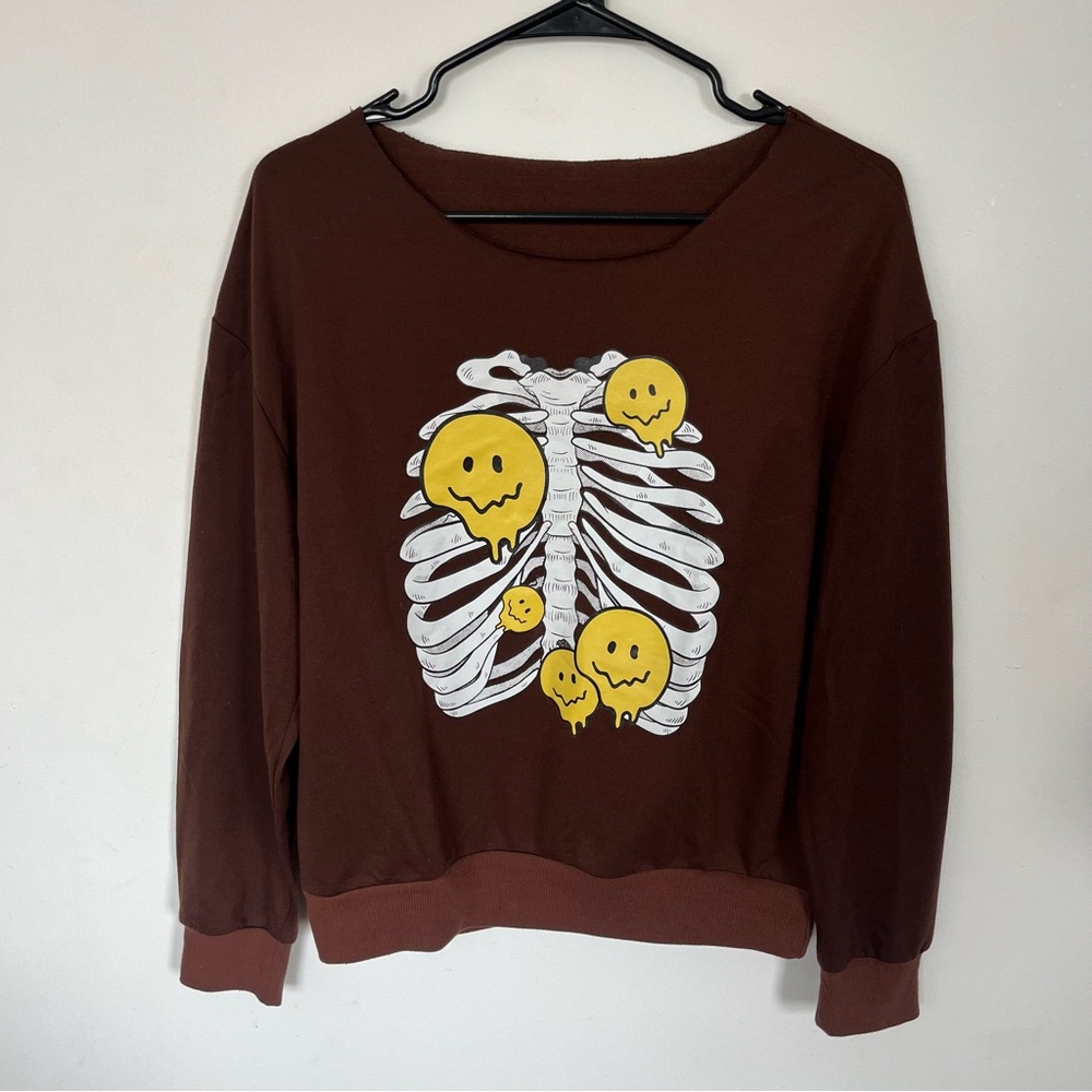 GRAPHIC CREWNECK SMILEY FACE